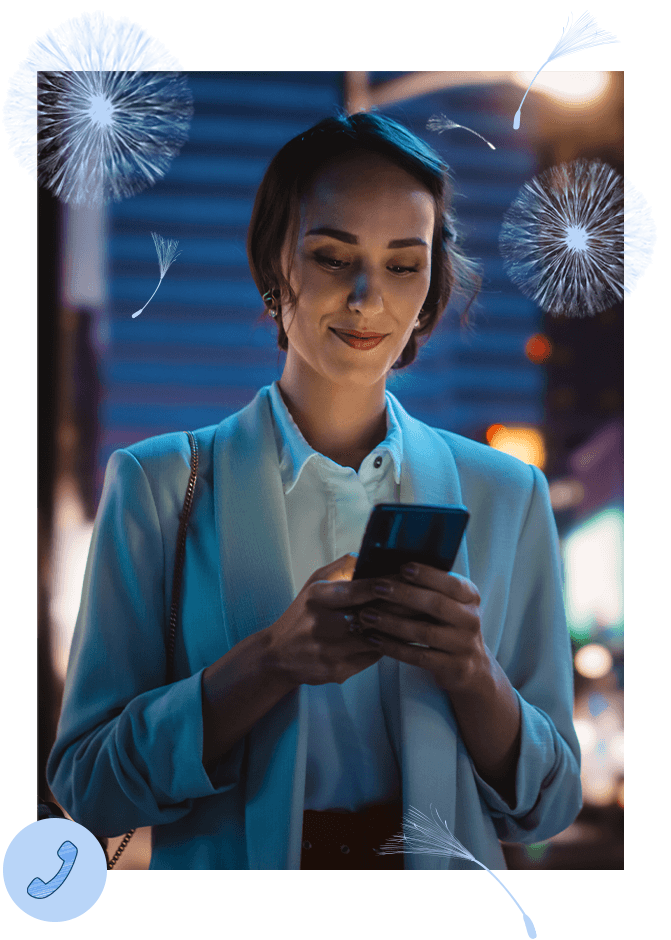 Kobieta w miejskiej scenerii w nocy przeszukująca dane kontaktowe Banku Płodności INVICTA na swoim telefonie z artystycznymi detalami dmuchawców