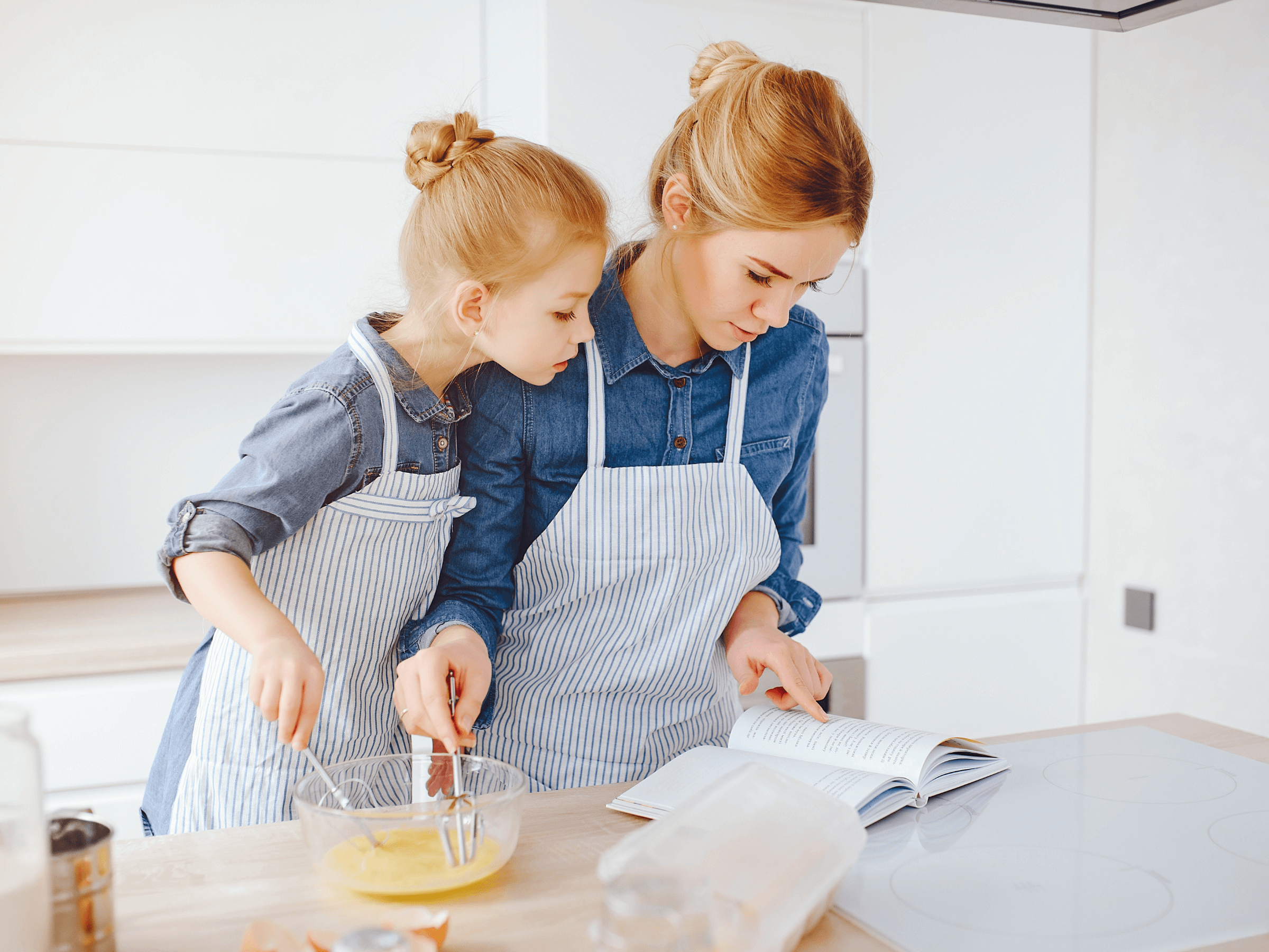 Family, cooking together, mother daughter in vitro with an INVICTA donor cell